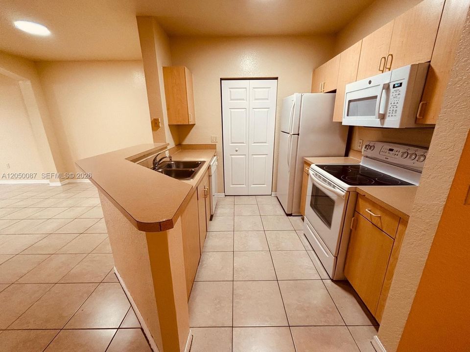 For Rent: $2,100 (2 beds, 2 baths, 1154 Square Feet)