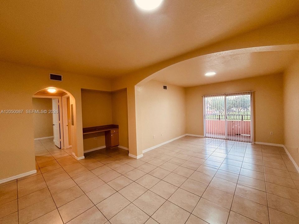 For Rent: $2,100 (2 beds, 2 baths, 1154 Square Feet)