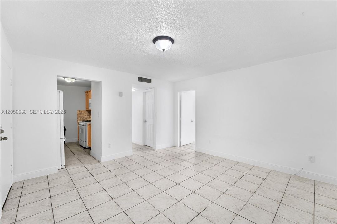 For Rent: $2,000 (2 beds, 1 baths, 731 Square Feet)