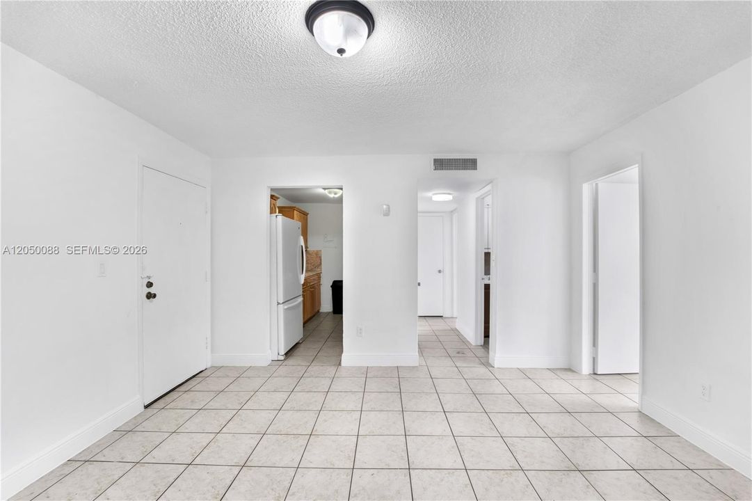 For Rent: $2,000 (2 beds, 1 baths, 731 Square Feet)