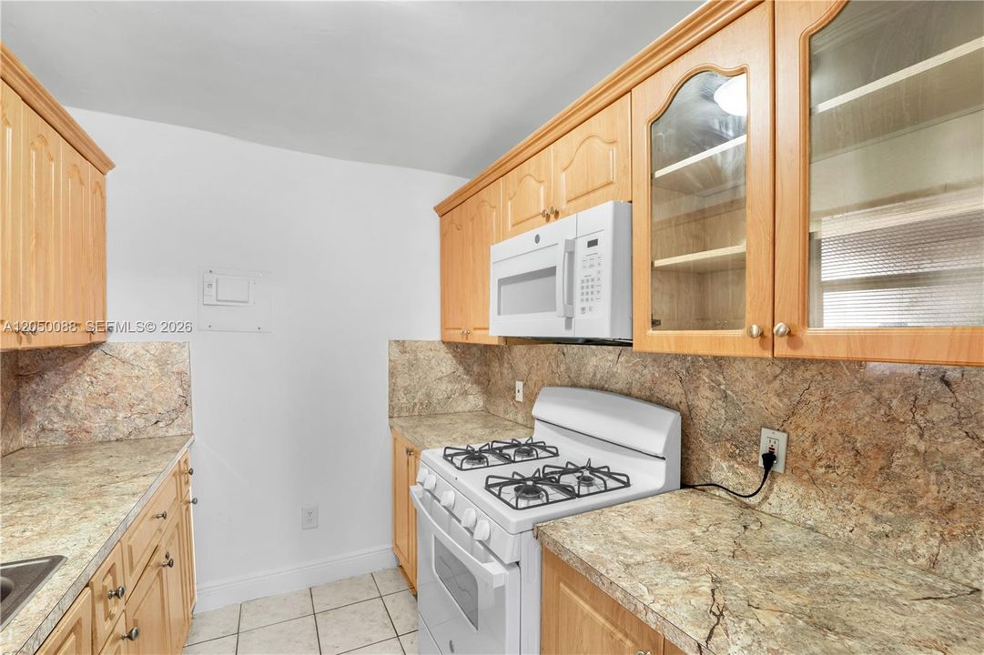 For Rent: $2,000 (2 beds, 1 baths, 731 Square Feet)