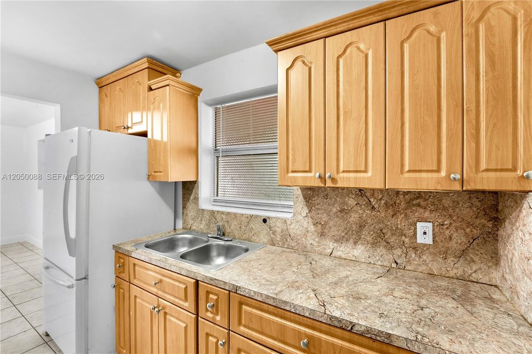 For Rent: $2,000 (2 beds, 1 baths, 731 Square Feet)