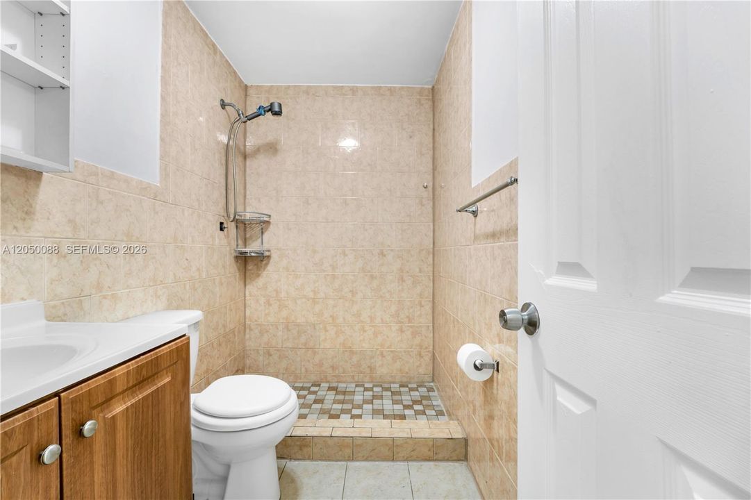For Rent: $2,000 (2 beds, 1 baths, 731 Square Feet)