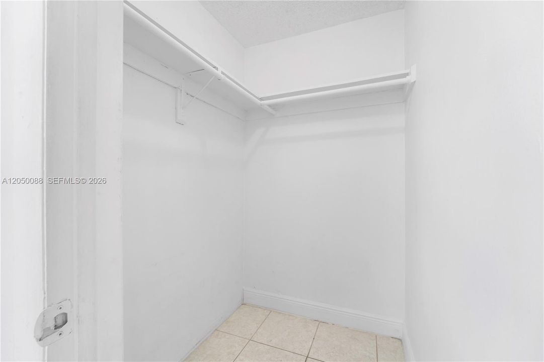 For Rent: $2,000 (2 beds, 1 baths, 731 Square Feet)