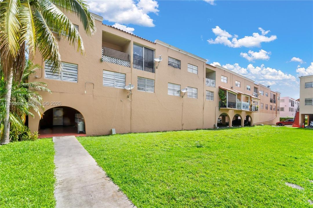 For Rent: $2,000 (2 beds, 1 baths, 731 Square Feet)