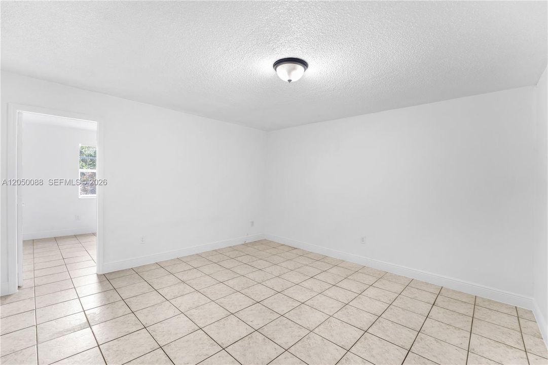 For Rent: $2,000 (2 beds, 1 baths, 731 Square Feet)