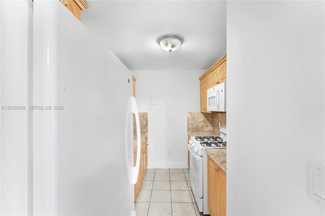 For Rent: $2,000 (2 beds, 1 baths, 731 Square Feet)