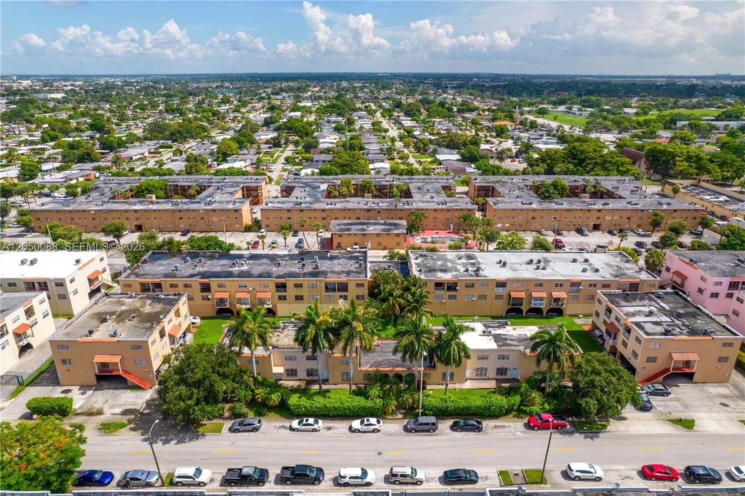 For Rent: $2,000 (2 beds, 1 baths, 731 Square Feet)