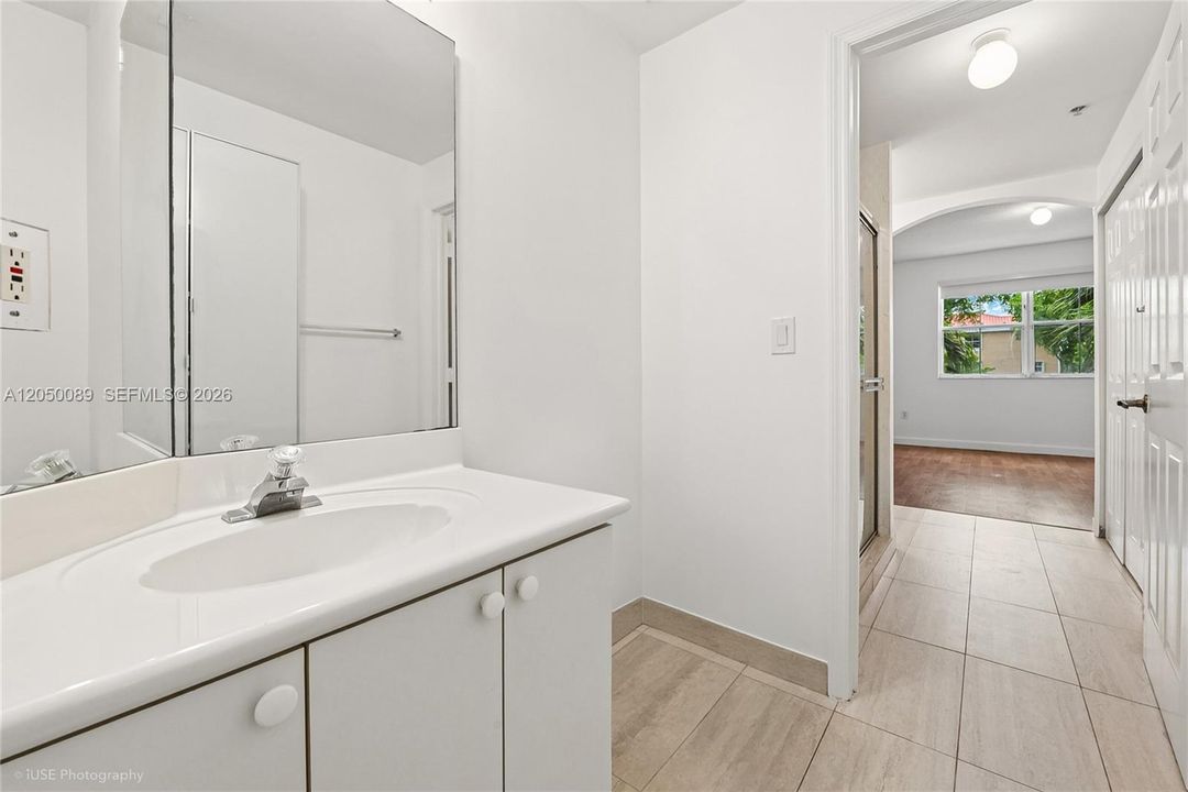 В аренду: $2,590 (2 спален, 2 ванн, 1115 Квадратных фут)