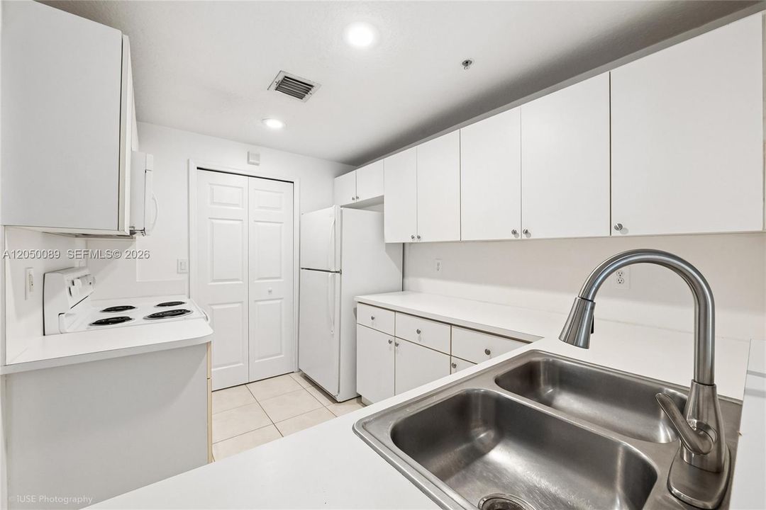В аренду: $2,590 (2 спален, 2 ванн, 1115 Квадратных фут)