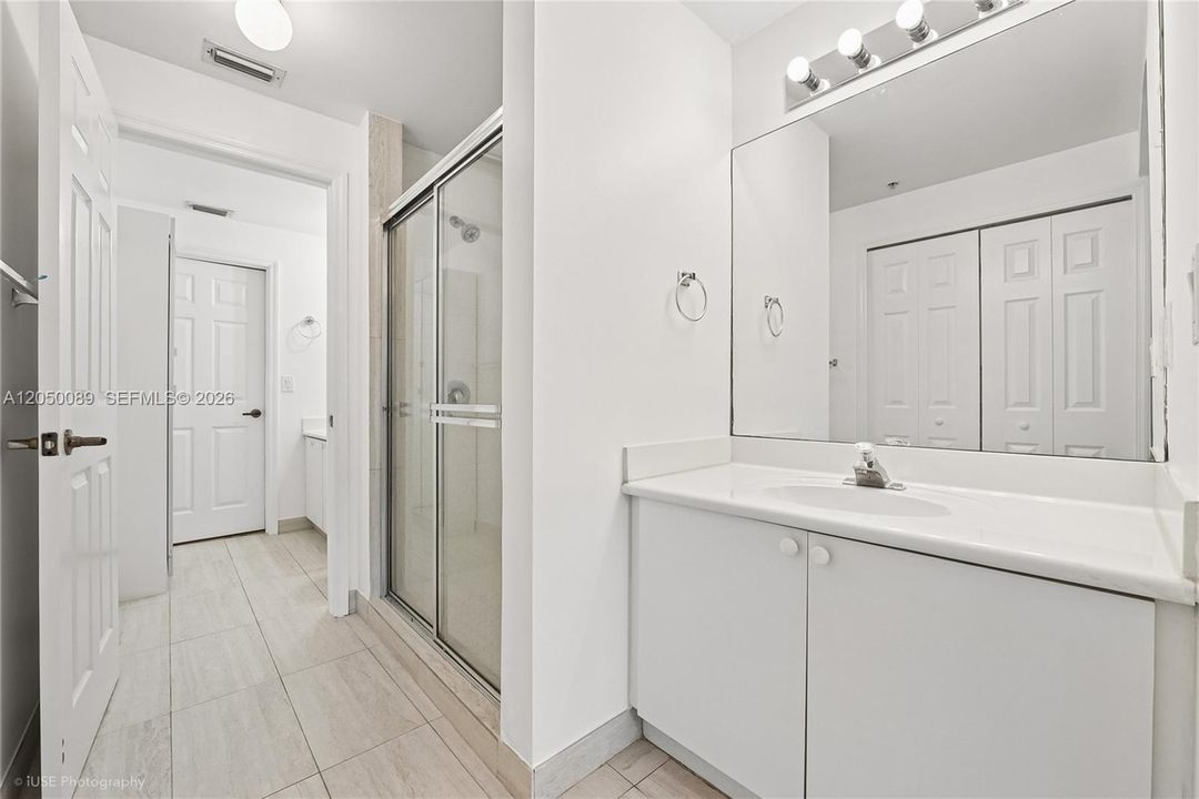 В аренду: $2,590 (2 спален, 2 ванн, 1115 Квадратных фут)