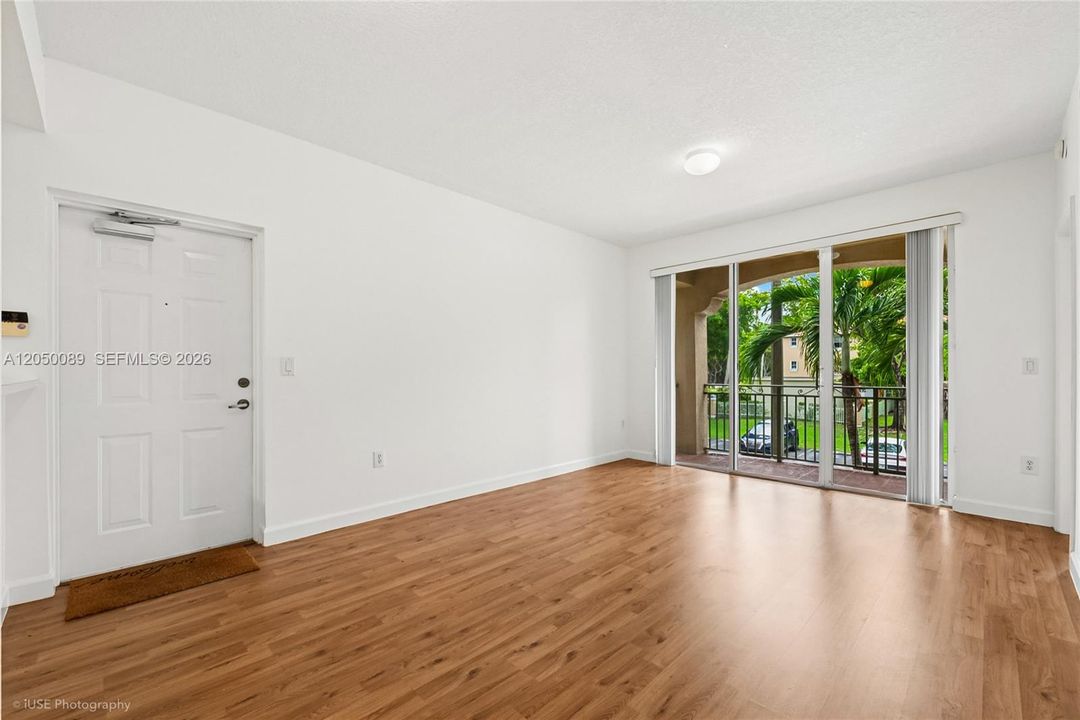 В аренду: $2,590 (2 спален, 2 ванн, 1115 Квадратных фут)