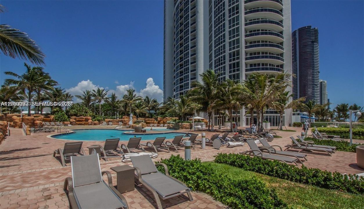 For Rent: $7,500 (2 beds, 2 baths, 1348 Square Feet)