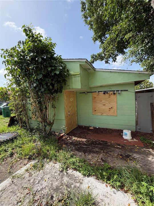 For Sale: $249,000 (1 beds, 1 baths, 444 Square Feet)