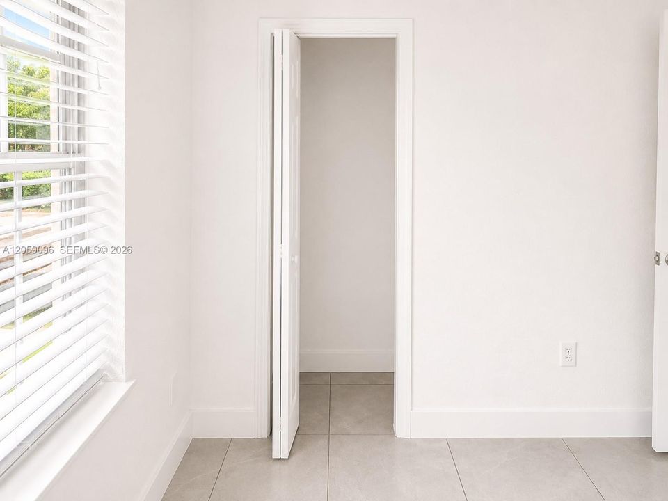 For Sale: $449,900 (2 beds, 1 baths, 824 Square Feet)