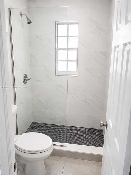 For Sale: $449,900 (2 beds, 1 baths, 824 Square Feet)