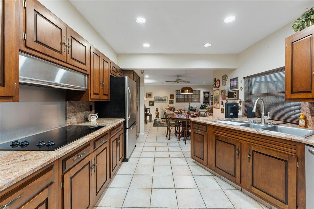 19-4835 Pierce St, Hollywood-57