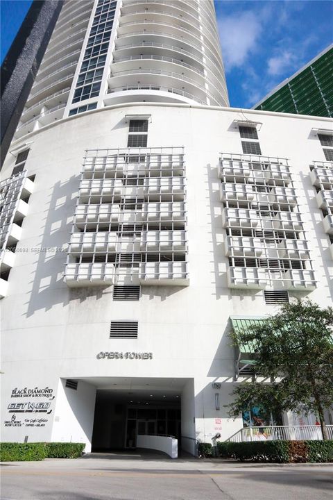 待售: $320,000 (1 贝兹, 1 浴室, 791 平方英尺)