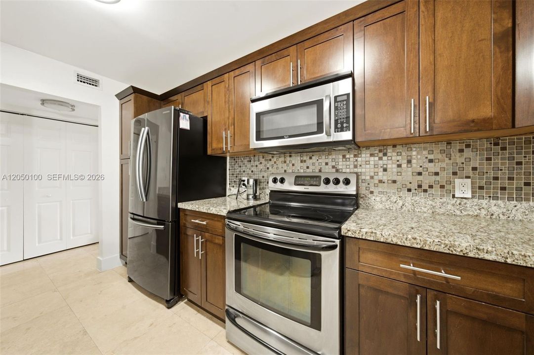For Sale: $389,000 (3 beds, 2 baths, 1396 Square Feet)