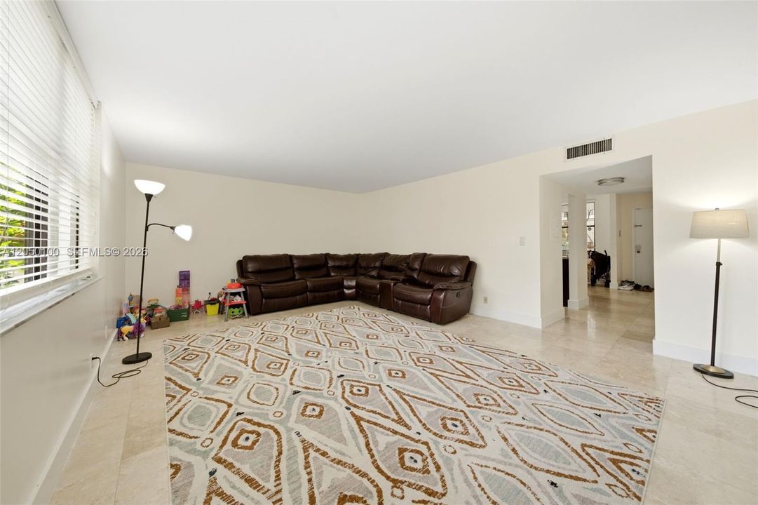 For Sale: $389,000 (3 beds, 2 baths, 1396 Square Feet)
