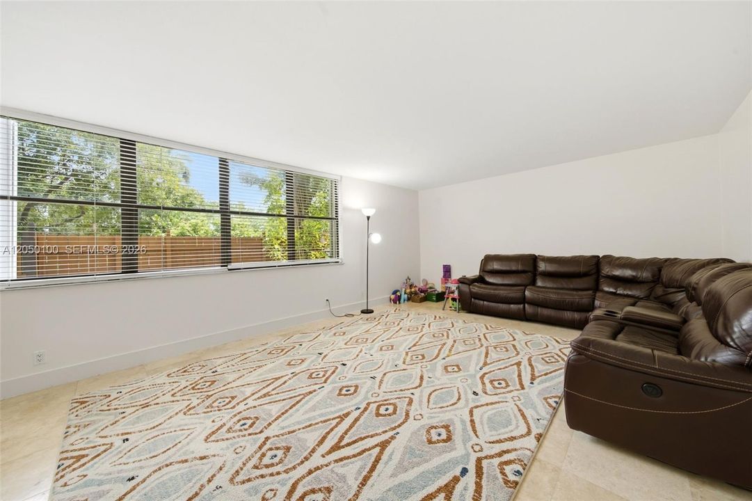 For Sale: $389,000 (3 beds, 2 baths, 1396 Square Feet)