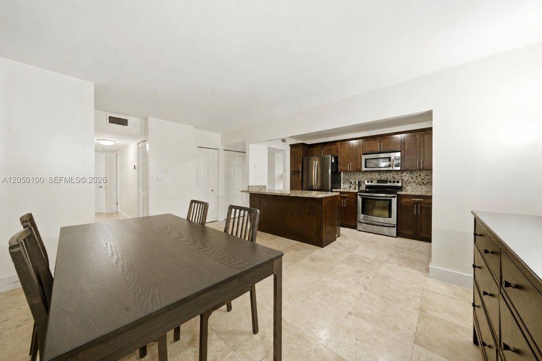 For Sale: $389,000 (3 beds, 2 baths, 1396 Square Feet)