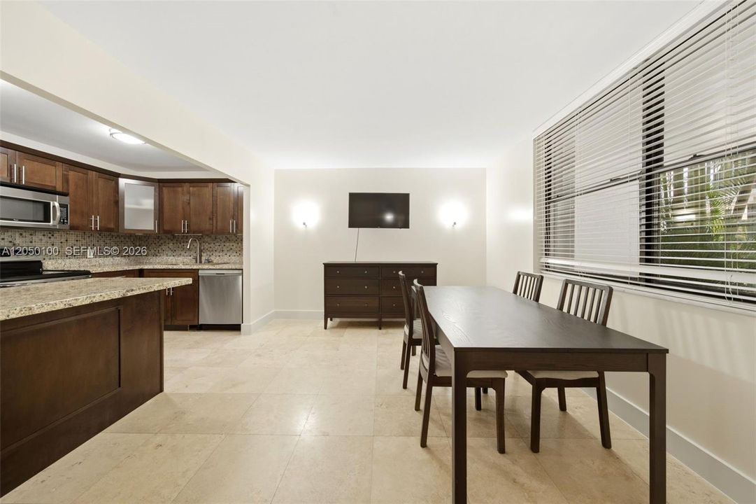 For Sale: $389,000 (3 beds, 2 baths, 1396 Square Feet)
