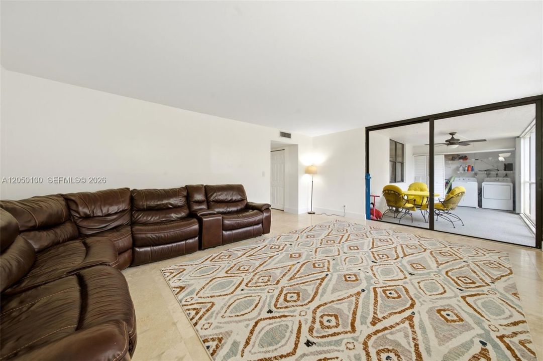 For Sale: $389,000 (3 beds, 2 baths, 1396 Square Feet)