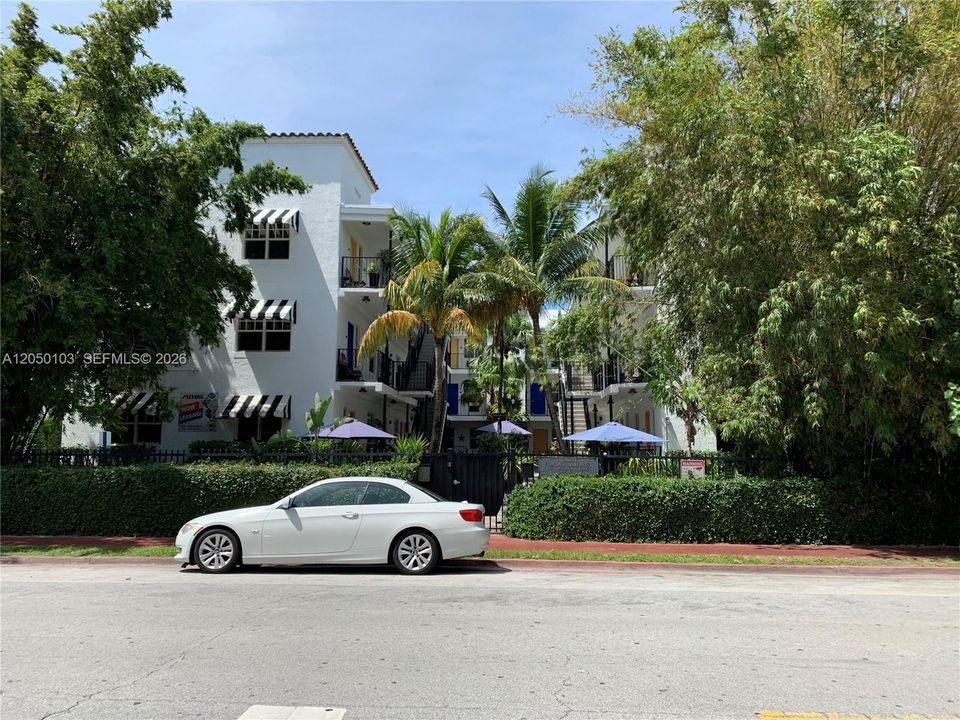 For Rent: $1,800 (1 beds, 1 baths, 600 Square Feet)
