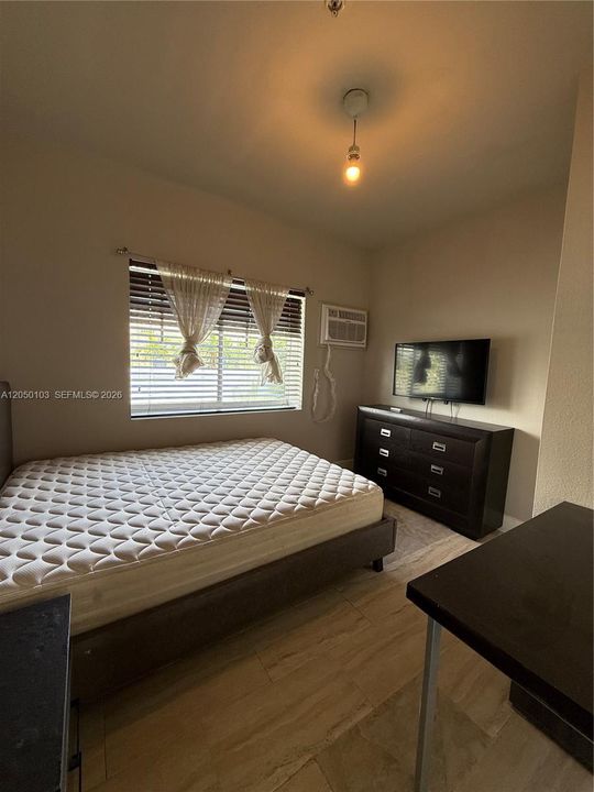 For Rent: $1,800 (1 beds, 1 baths, 600 Square Feet)
