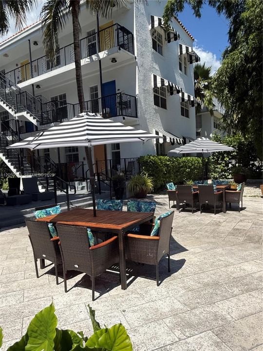 For Rent: $1,800 (1 beds, 1 baths, 600 Square Feet)