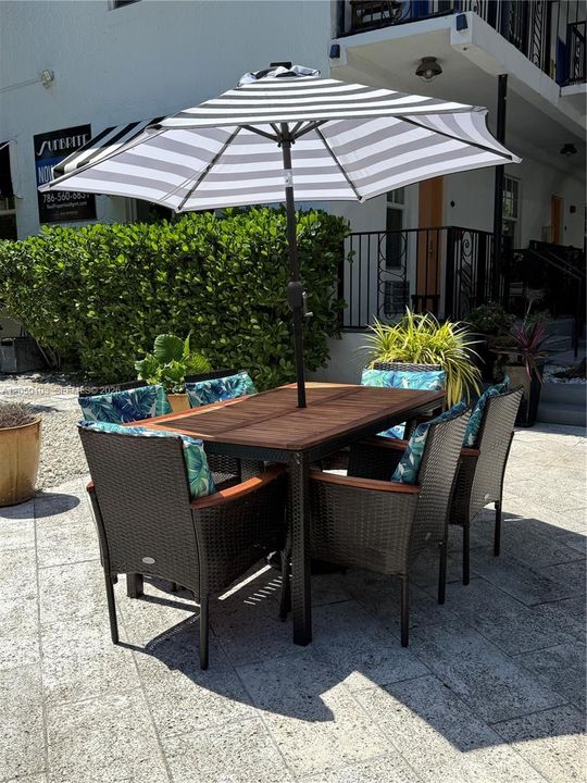 For Rent: $1,800 (1 beds, 1 baths, 600 Square Feet)