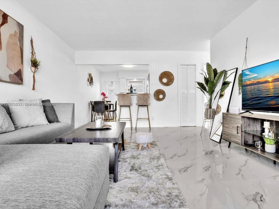For Rent: $2,400 (2 beds, 1 baths, 820 Square Feet)