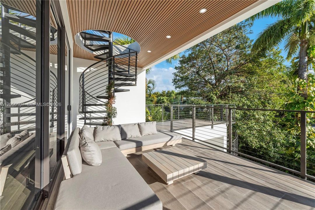 For Sale: $3,999,999 (6 beds, 5 baths, 4109 Square Feet)