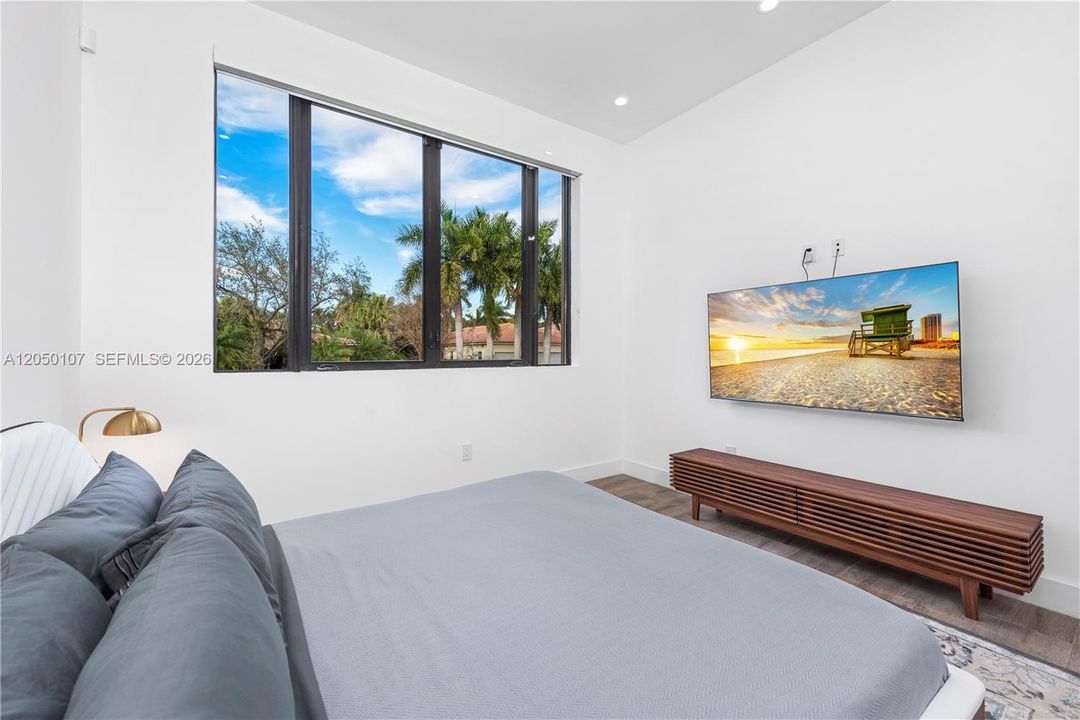 For Sale: $3,999,999 (6 beds, 5 baths, 4109 Square Feet)
