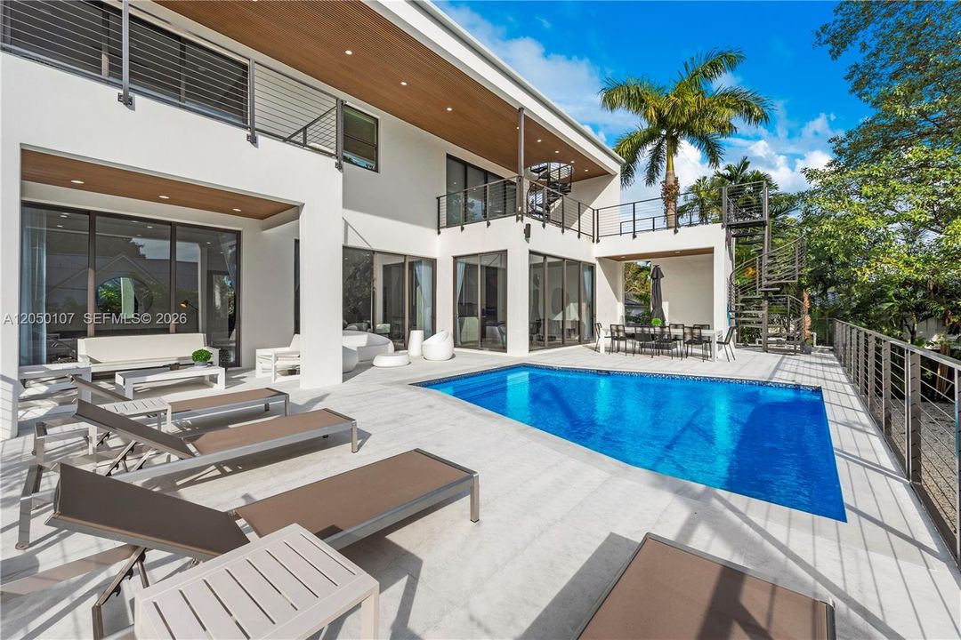 For Sale: $3,999,999 (6 beds, 5 baths, 4109 Square Feet)