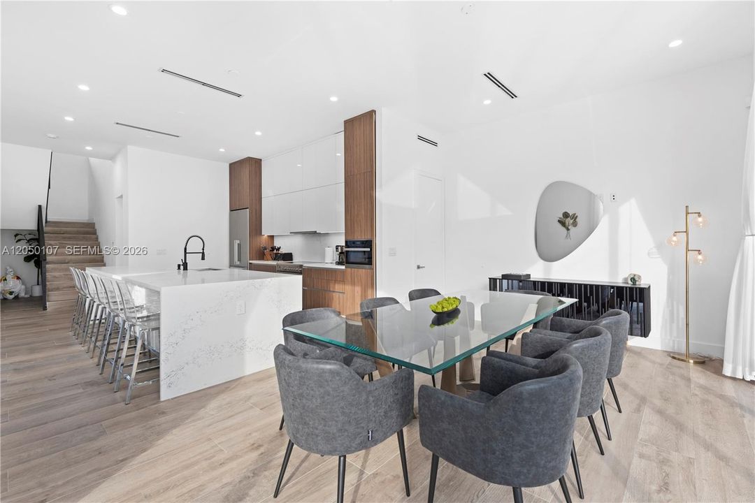 For Sale: $3,999,999 (6 beds, 5 baths, 4109 Square Feet)