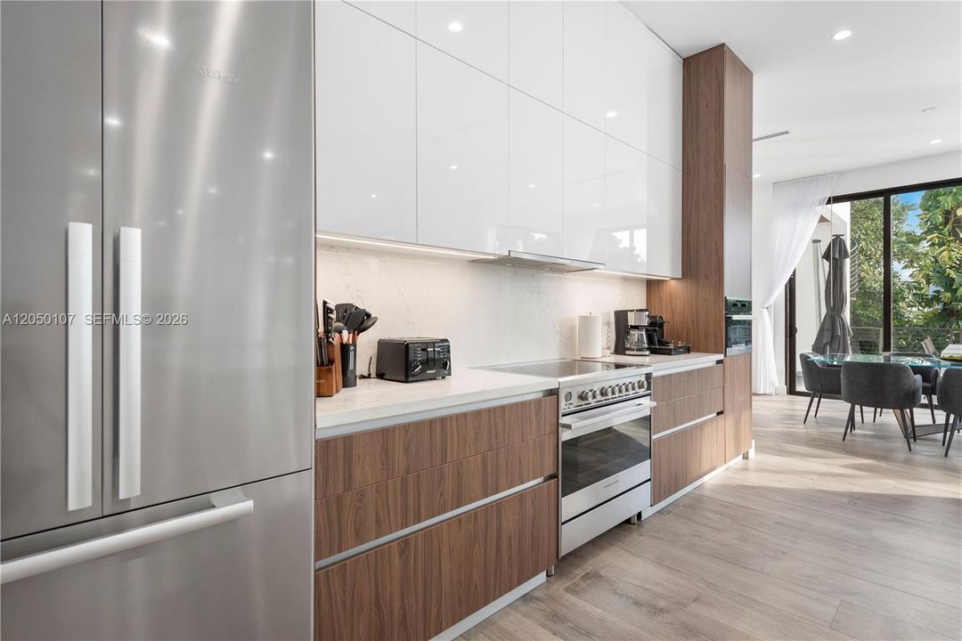 For Sale: $3,999,999 (6 beds, 5 baths, 4109 Square Feet)