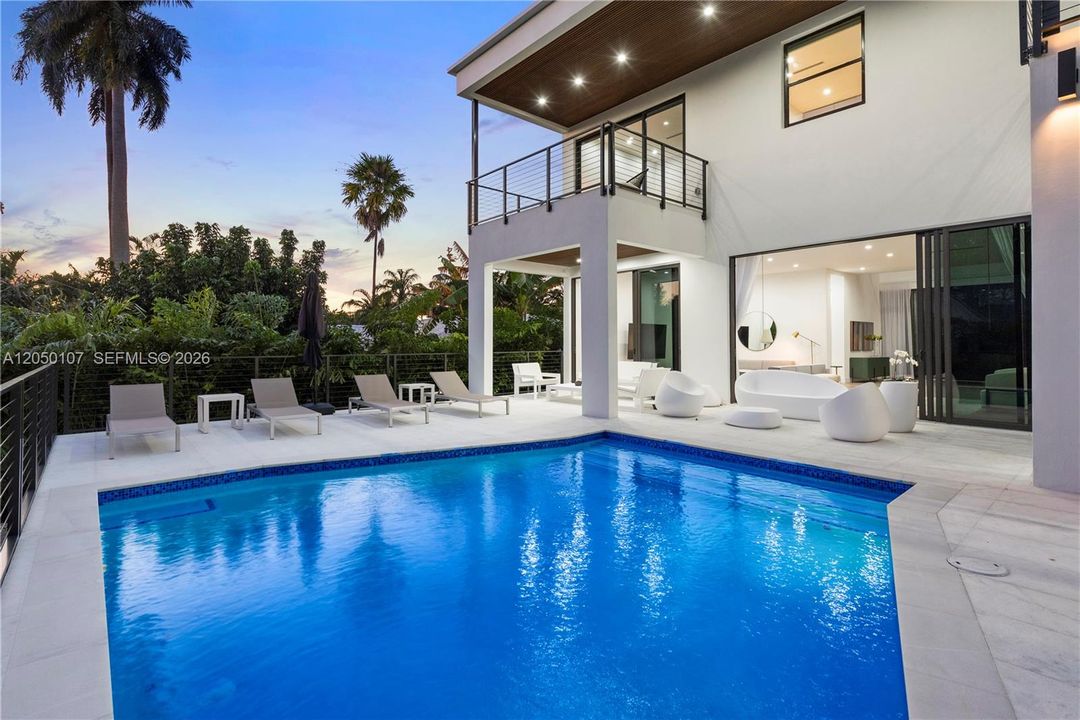 For Sale: $3,999,999 (6 beds, 5 baths, 4109 Square Feet)