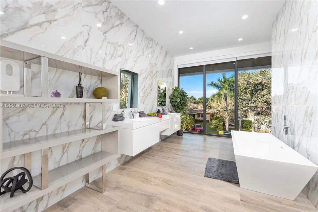 For Sale: $3,999,999 (6 beds, 5 baths, 4109 Square Feet)