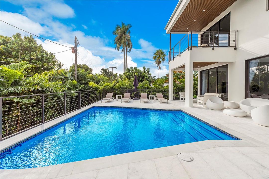 For Sale: $3,999,999 (6 beds, 5 baths, 4109 Square Feet)