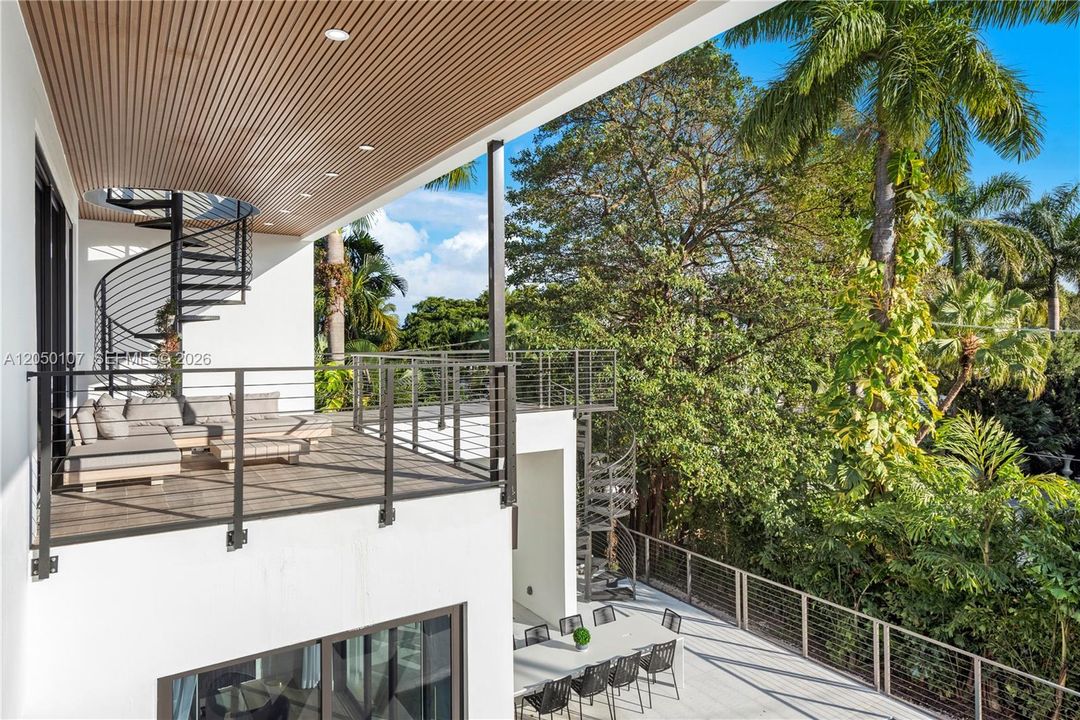 For Sale: $3,999,999 (6 beds, 5 baths, 4109 Square Feet)