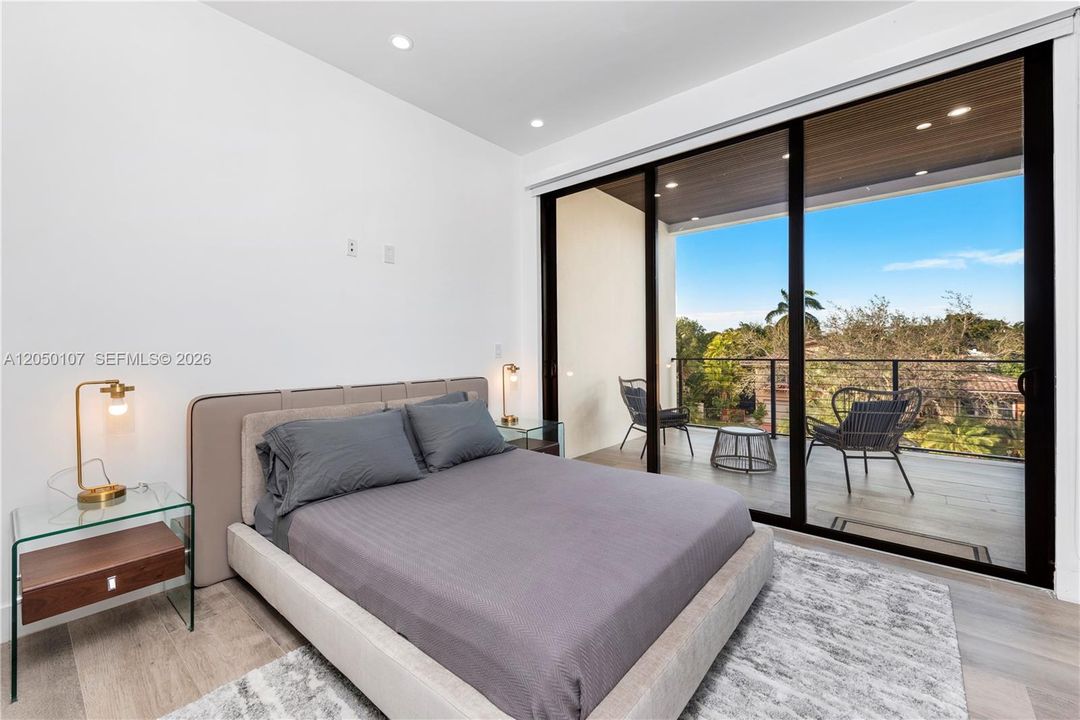 For Sale: $3,999,999 (6 beds, 5 baths, 4109 Square Feet)