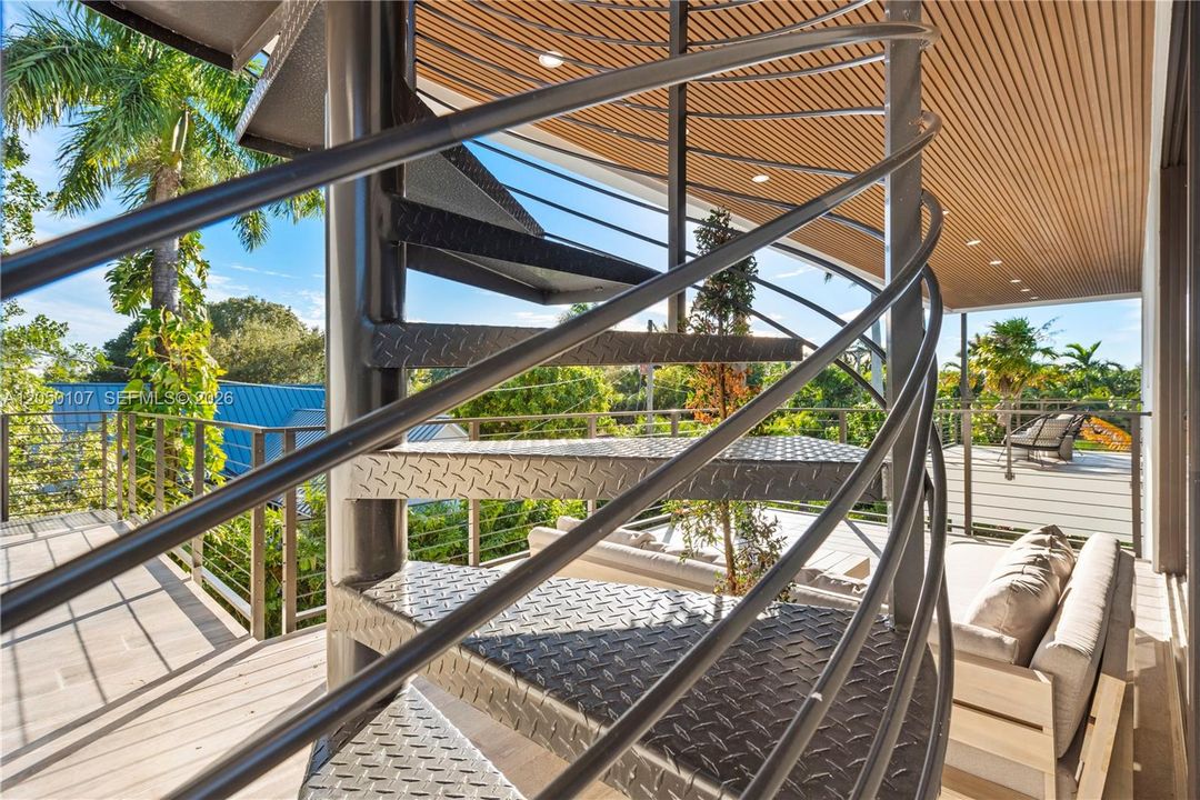 For Sale: $3,999,999 (6 beds, 5 baths, 4109 Square Feet)