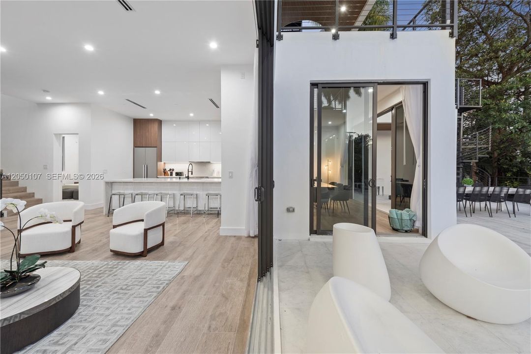 For Sale: $3,999,999 (6 beds, 5 baths, 4109 Square Feet)