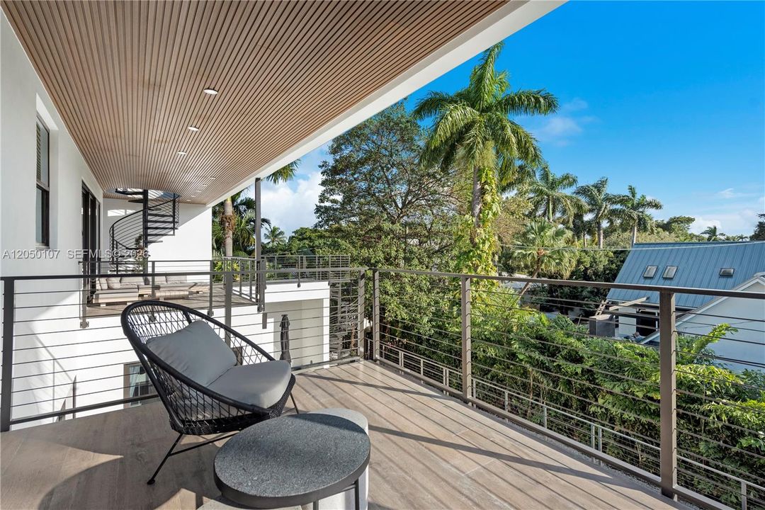 For Sale: $3,999,999 (6 beds, 5 baths, 4109 Square Feet)