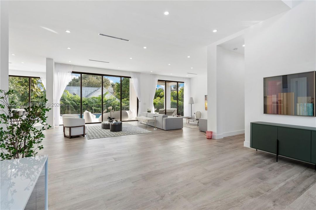 For Sale: $3,999,999 (6 beds, 5 baths, 4109 Square Feet)