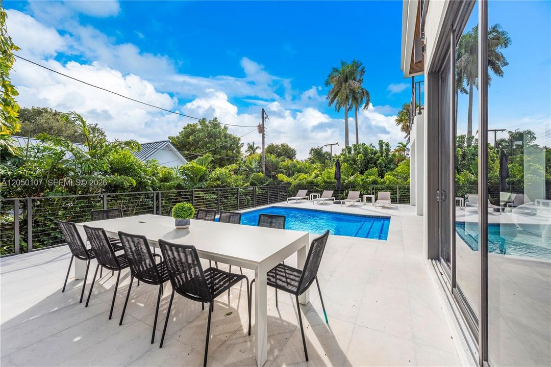 For Sale: $3,999,999 (6 beds, 5 baths, 4109 Square Feet)