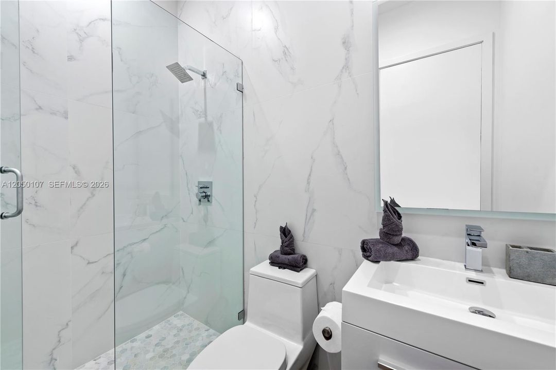 For Sale: $3,999,999 (6 beds, 5 baths, 4109 Square Feet)