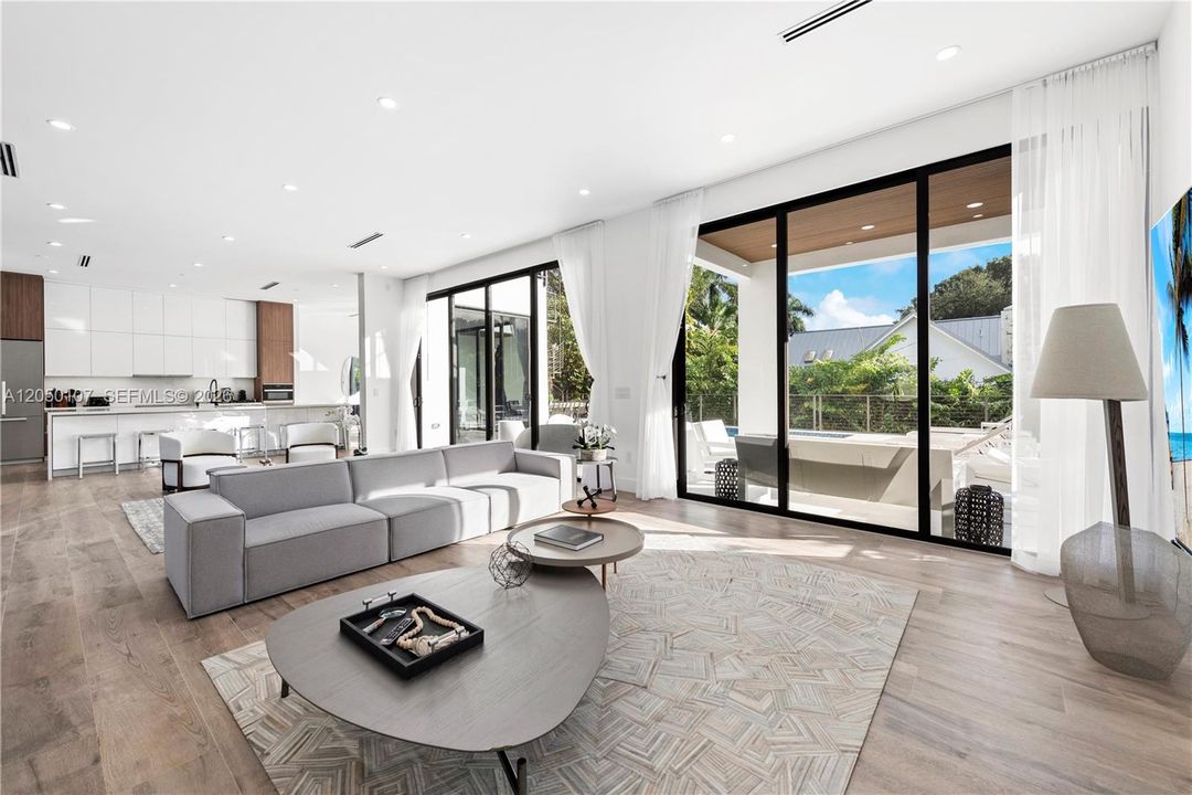 For Sale: $3,999,999 (6 beds, 5 baths, 4109 Square Feet)